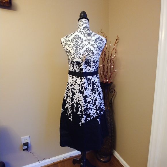 Beautiful summer dress - Picture 4 of 5